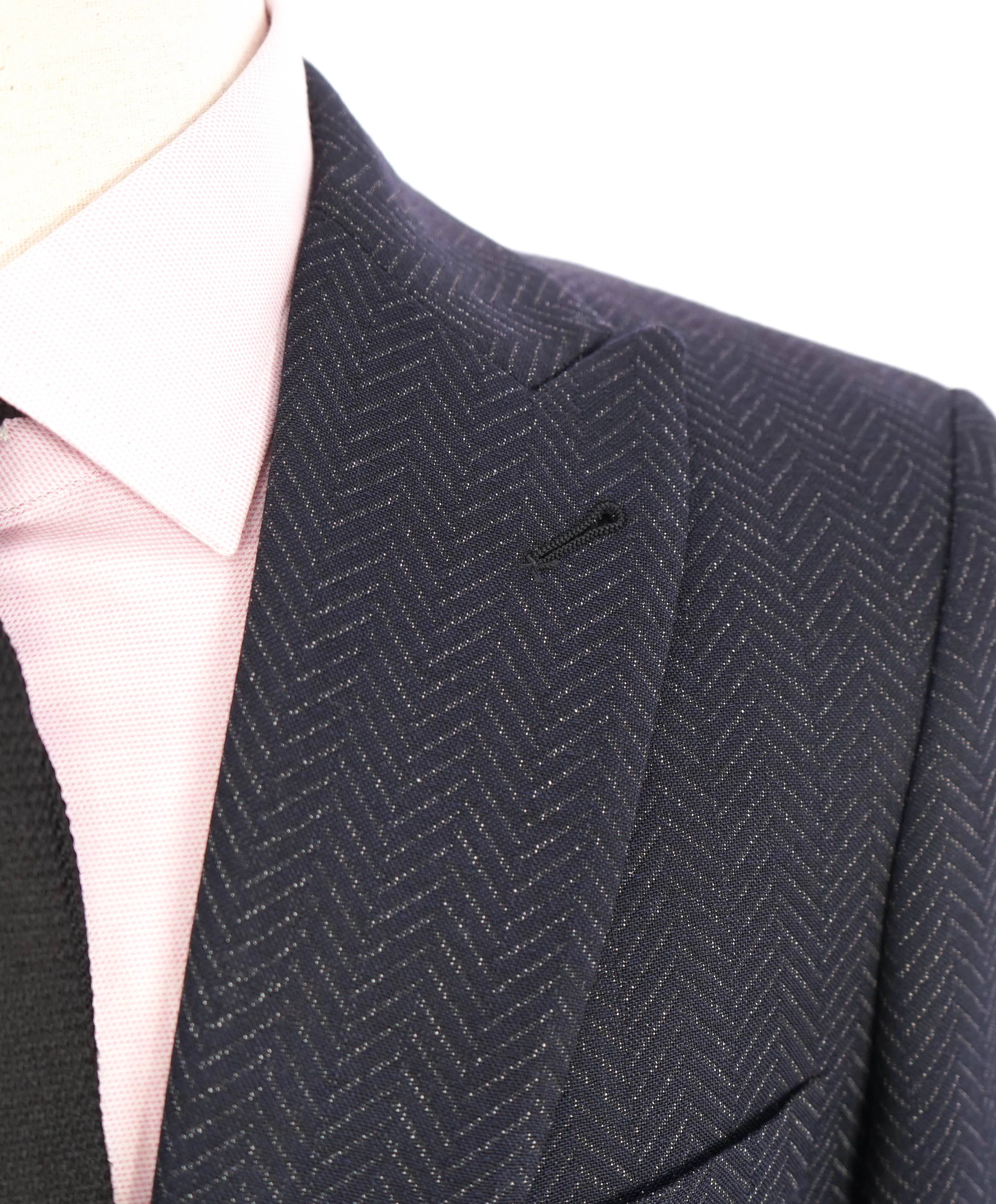 $3,795 GIORGIO ARMANI - "SOHO" Navy Peak Lapel Herringbone Suit - 40R