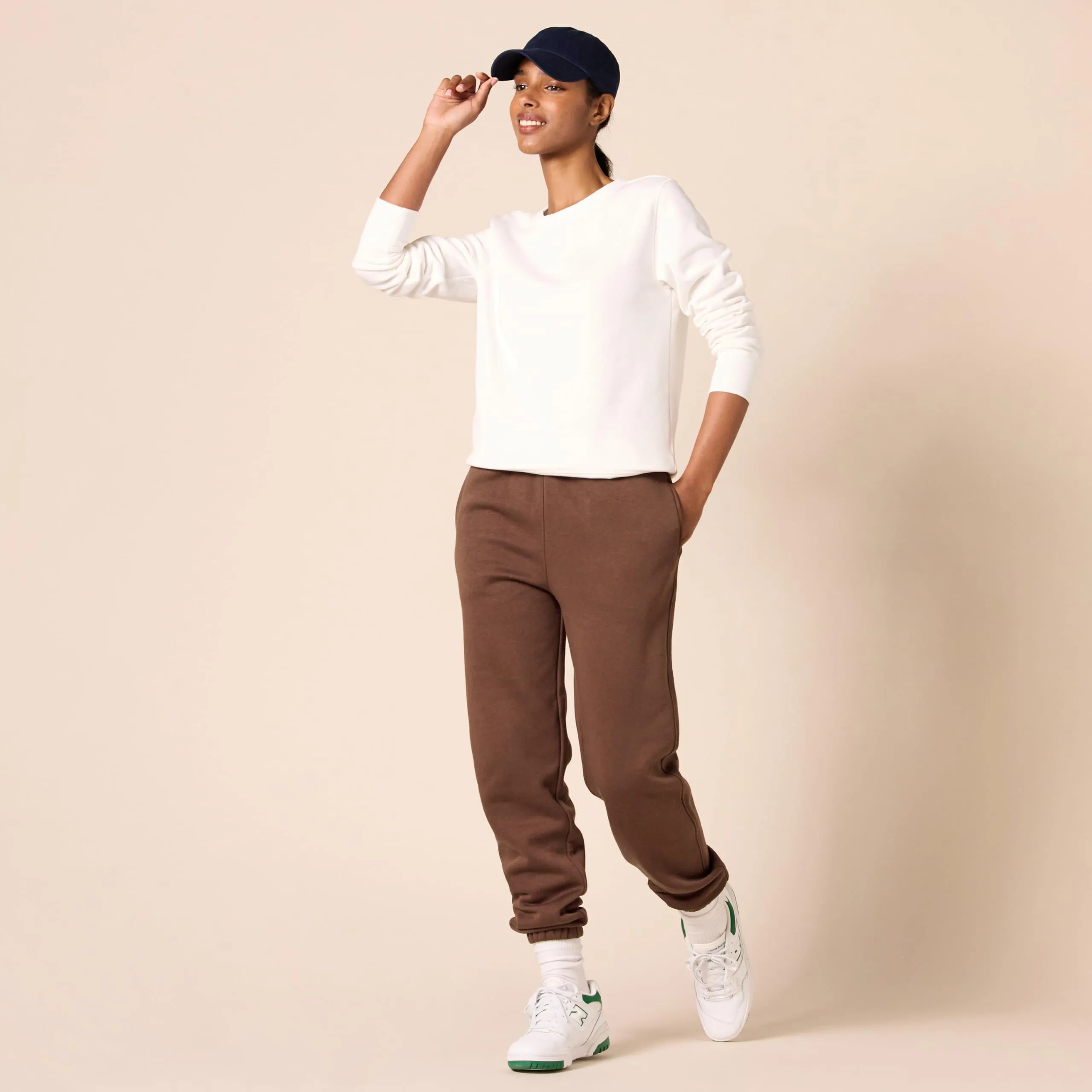 Amazon Essentials Women's Relaxed Jogger (Available in Plus Size), Deep Brown, Large