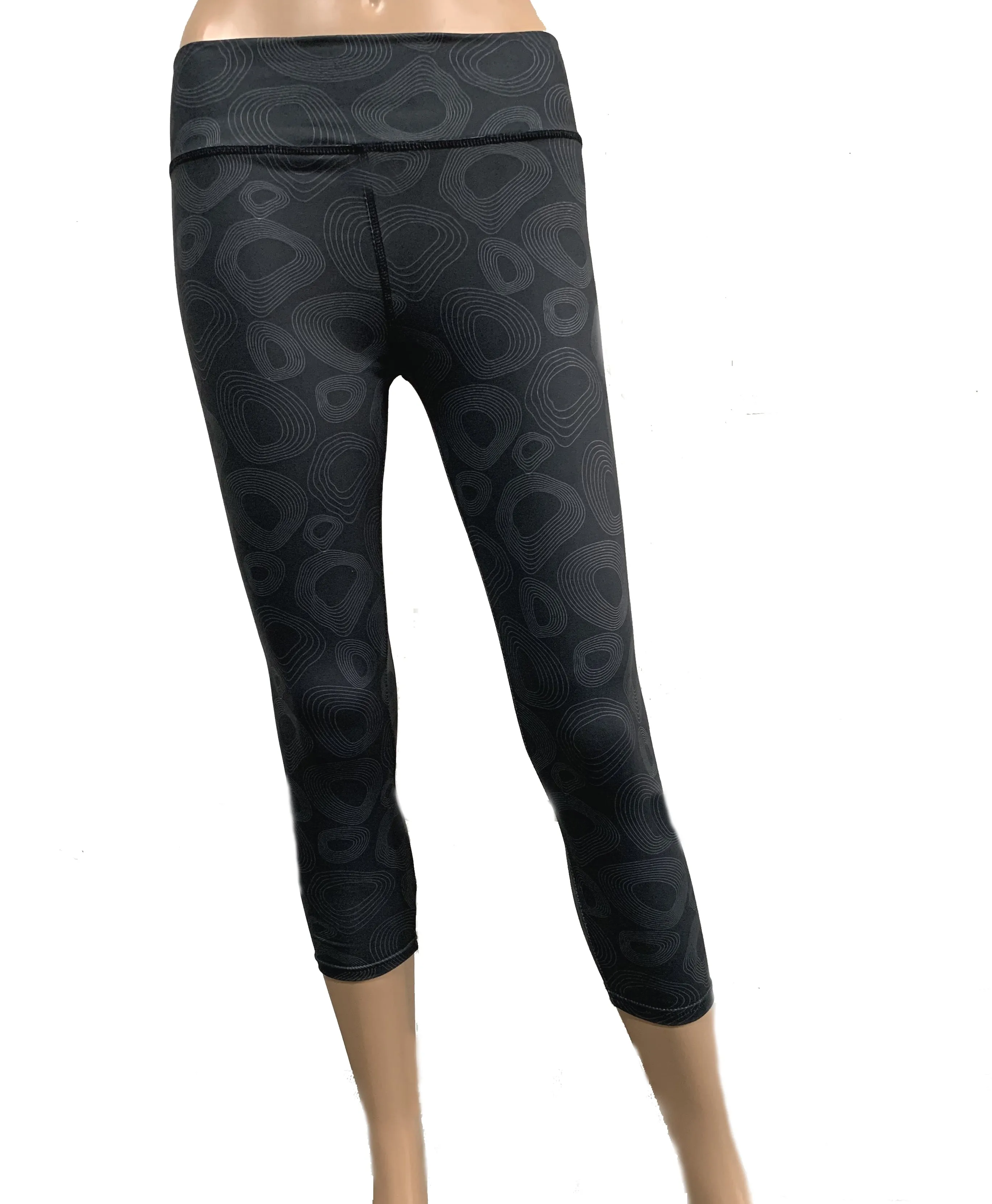 Black/gray Circle Maze Capri Leggings