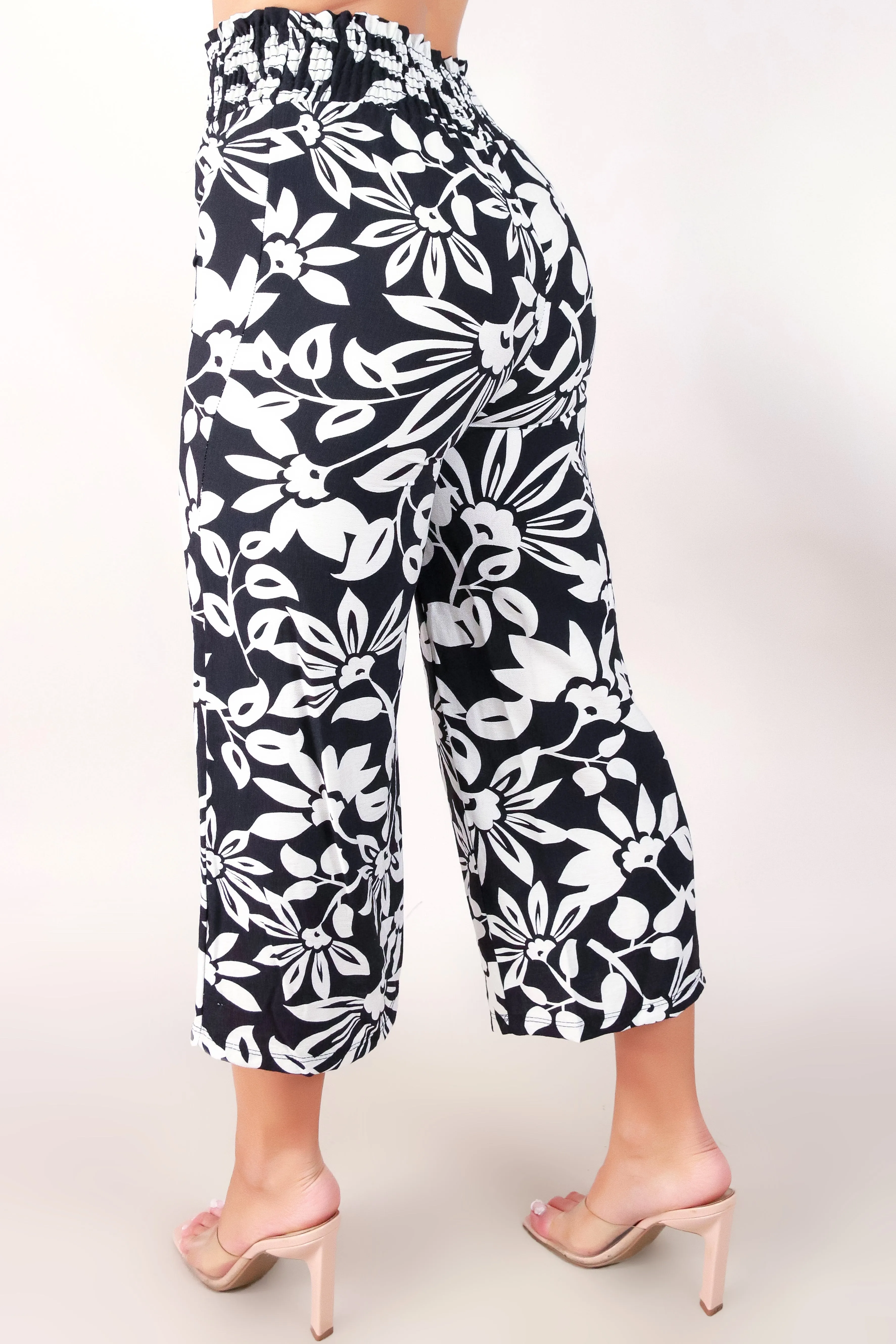 CLEAR THE AIR CAPRI PANTS
