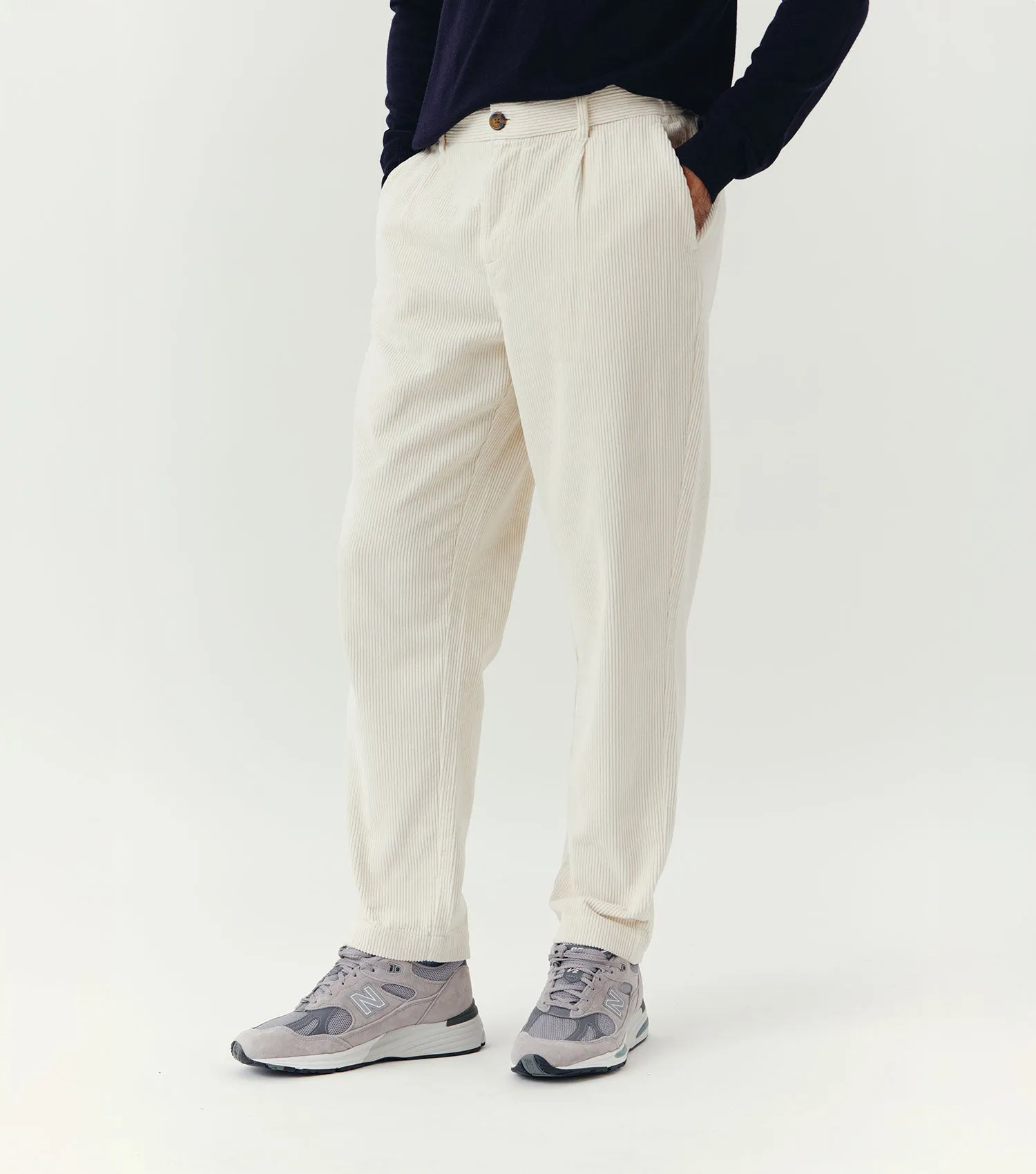 Corduroy Carrot Pleated Pants Ecru