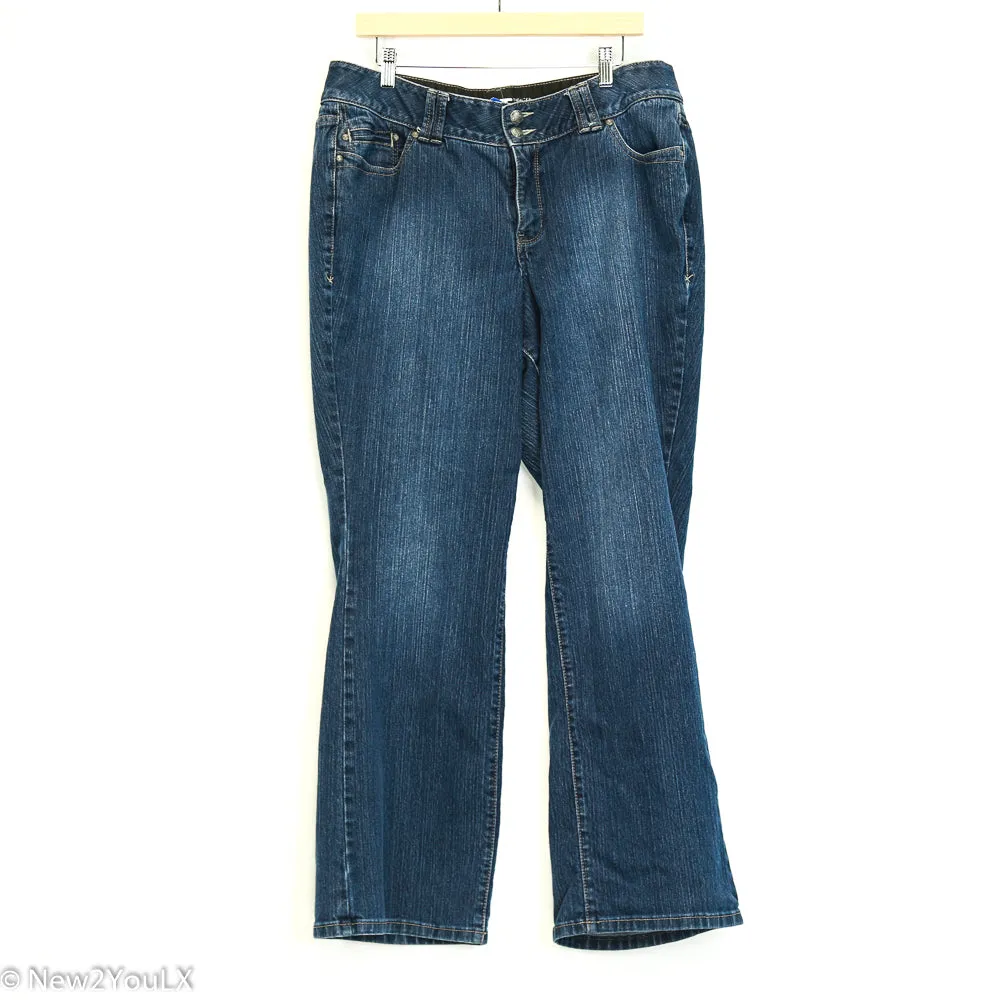 Dark Wash Capri Pants (Monroe & Main)