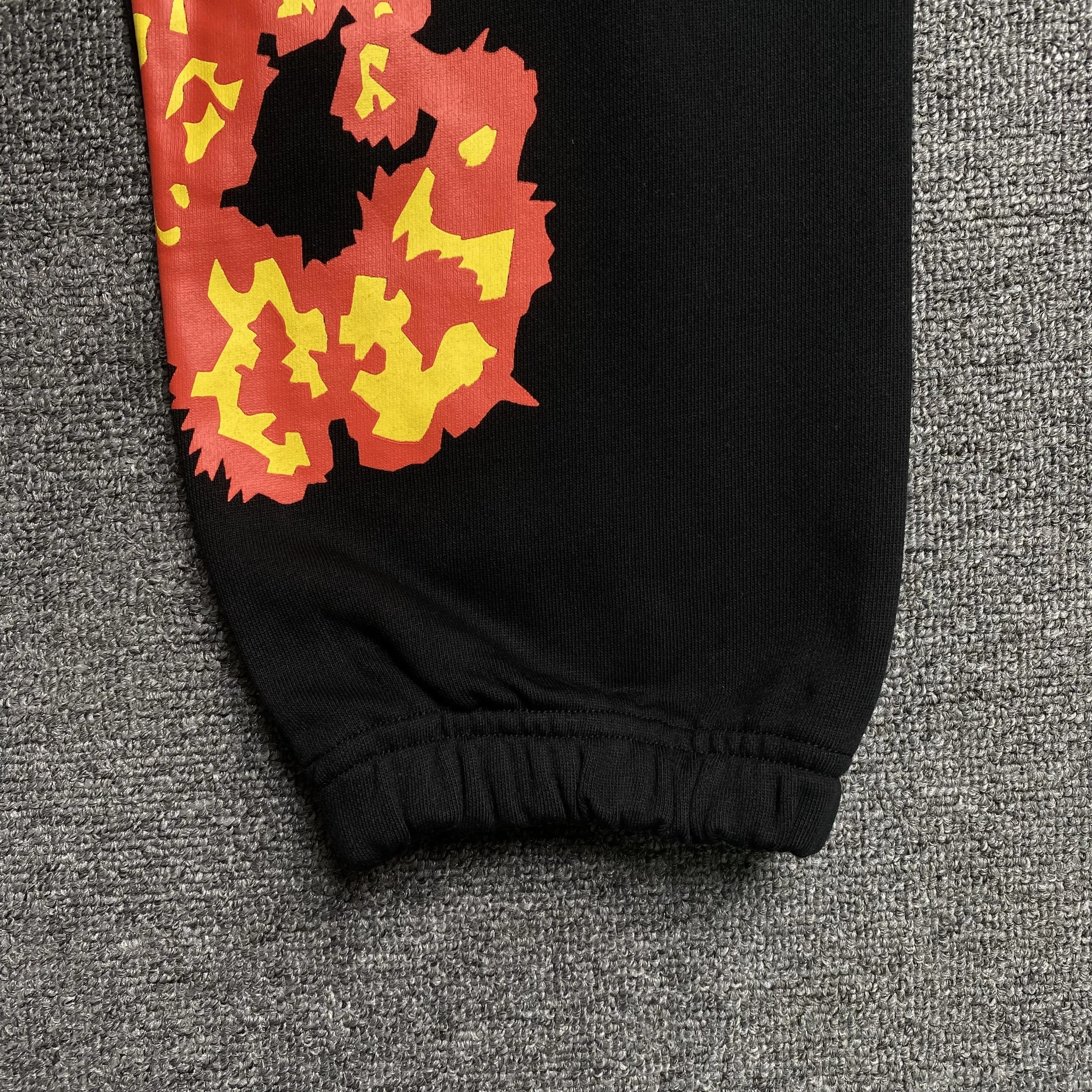 DENIM TEARS x OFFSET WREATH SWEATPANTS BLACK