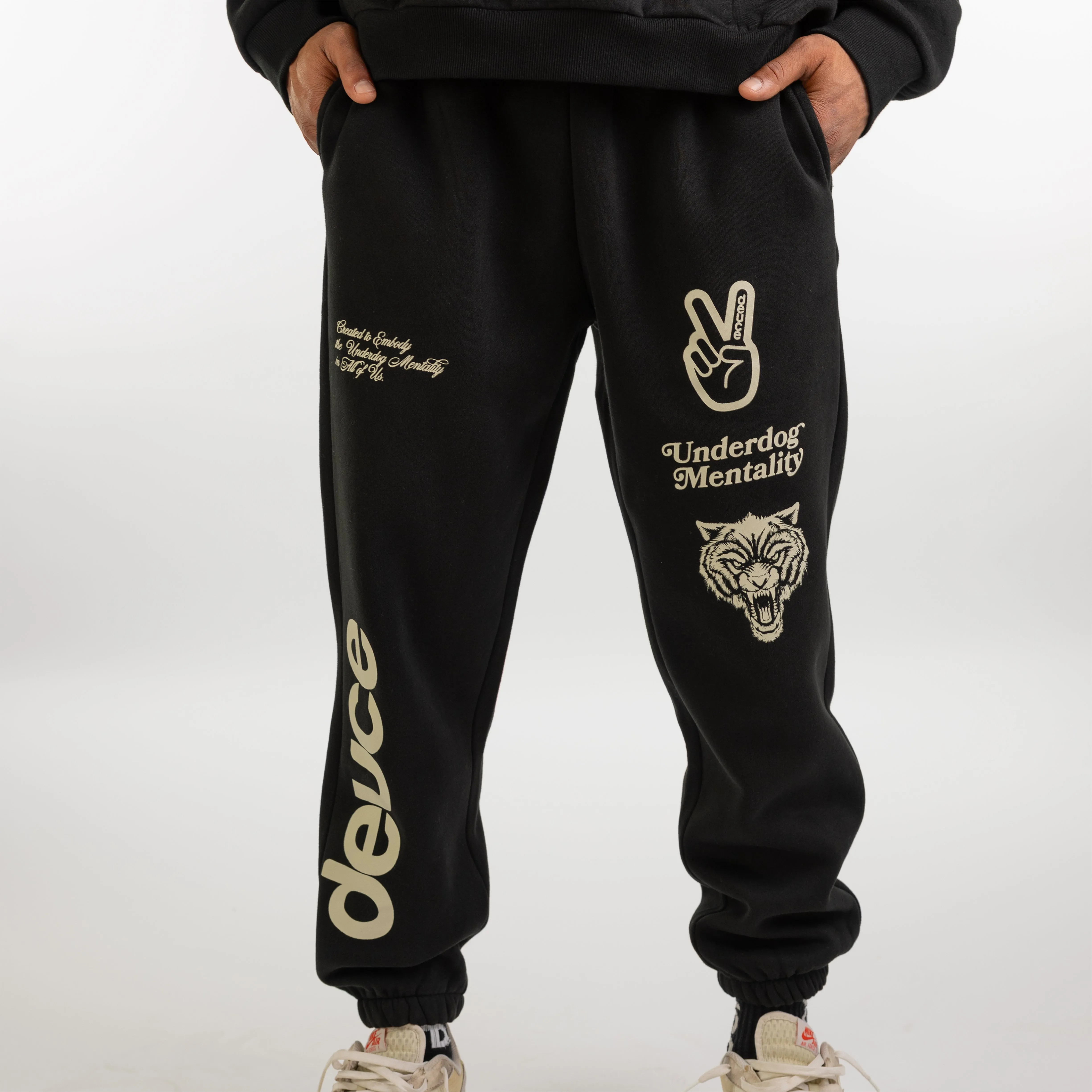 DEUCE UNDERDOG MENTALITY SWEATPANTS | Black