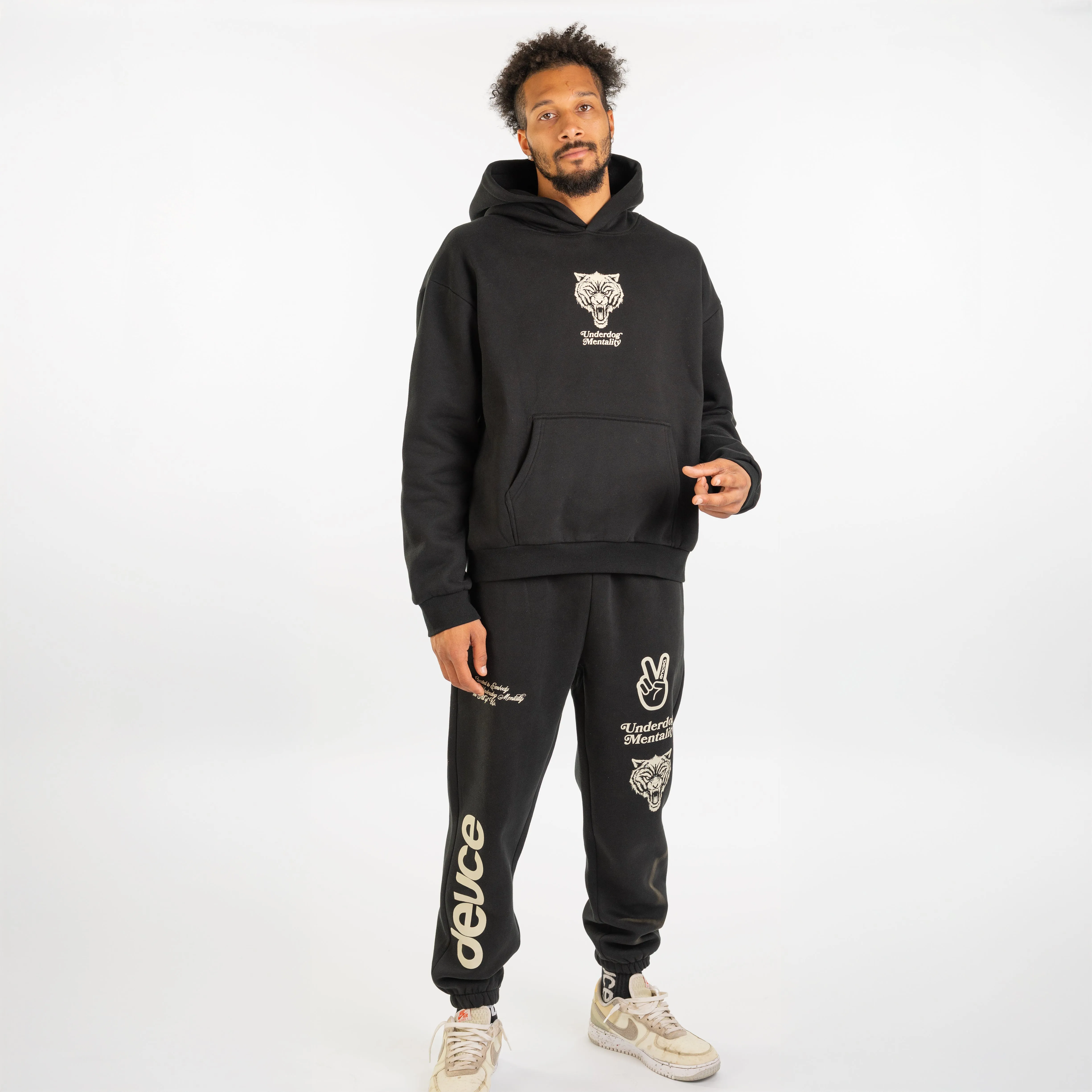DEUCE UNDERDOG MENTALITY SWEATPANTS | Black
