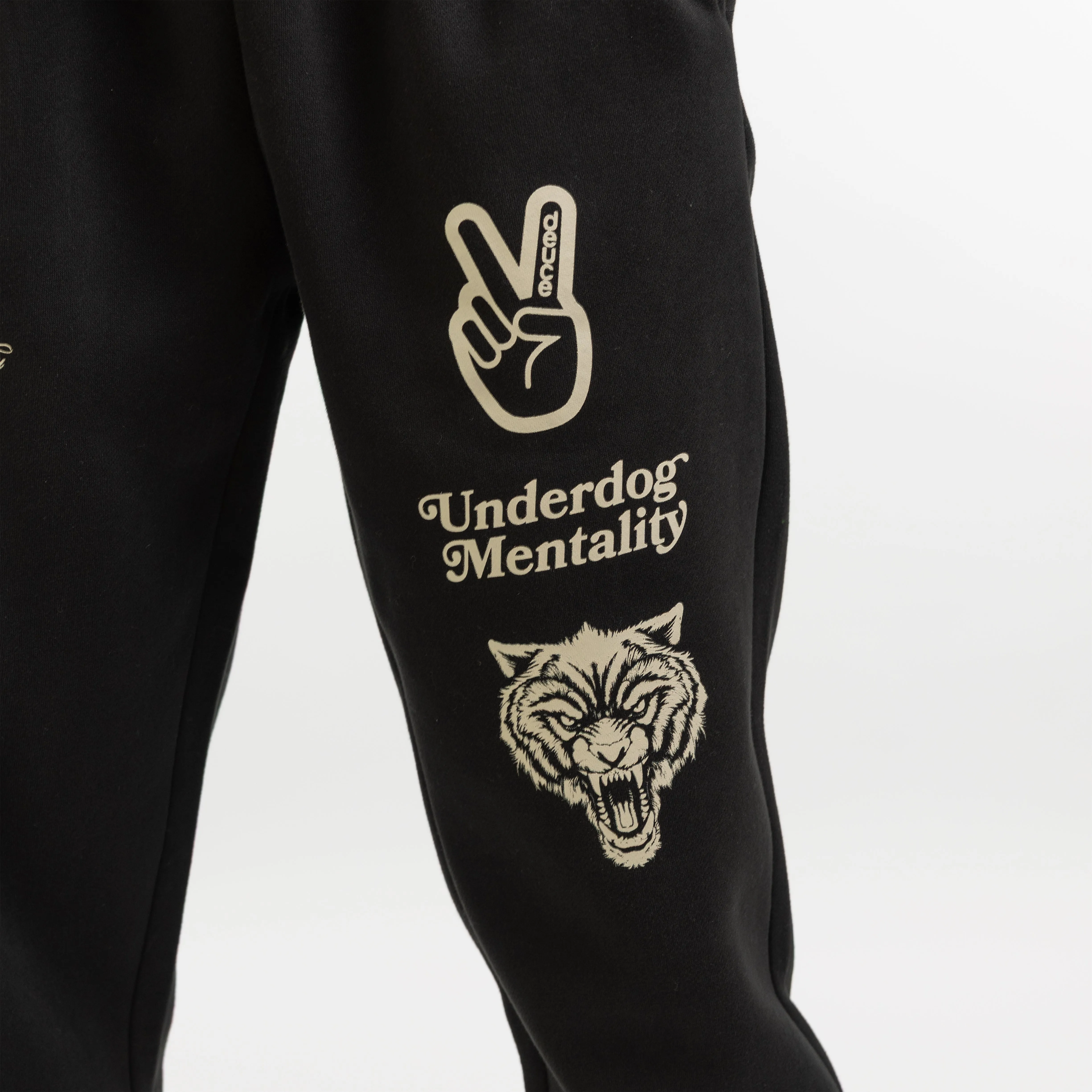 DEUCE UNDERDOG MENTALITY SWEATPANTS | Black