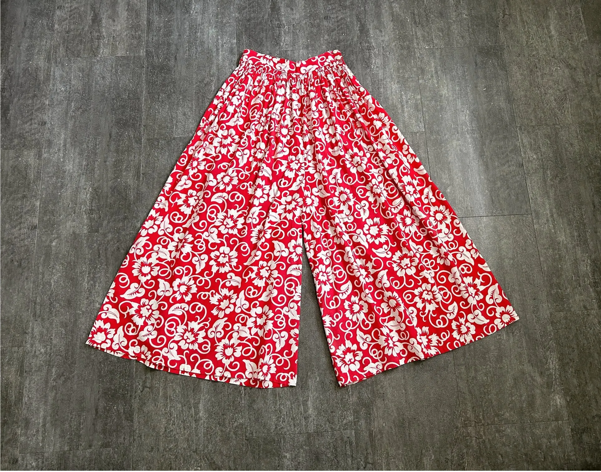 Early 1940s wide leg pants . vintage 40s palazzo pants . 27-28 waist