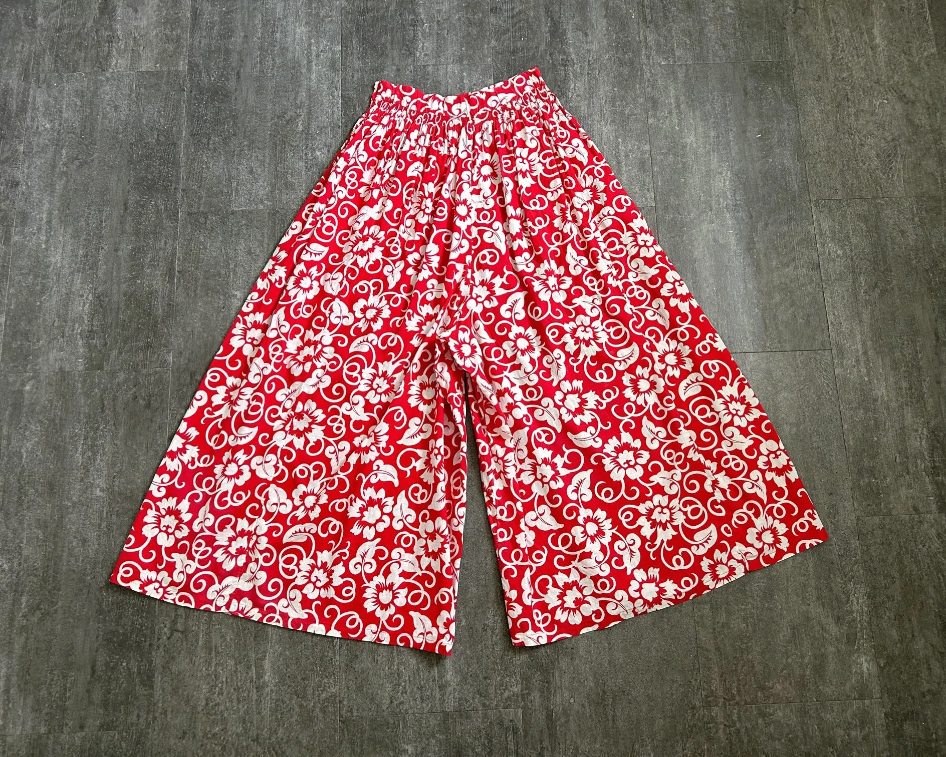 Early 1940s wide leg pants . vintage 40s palazzo pants . 27-28 waist