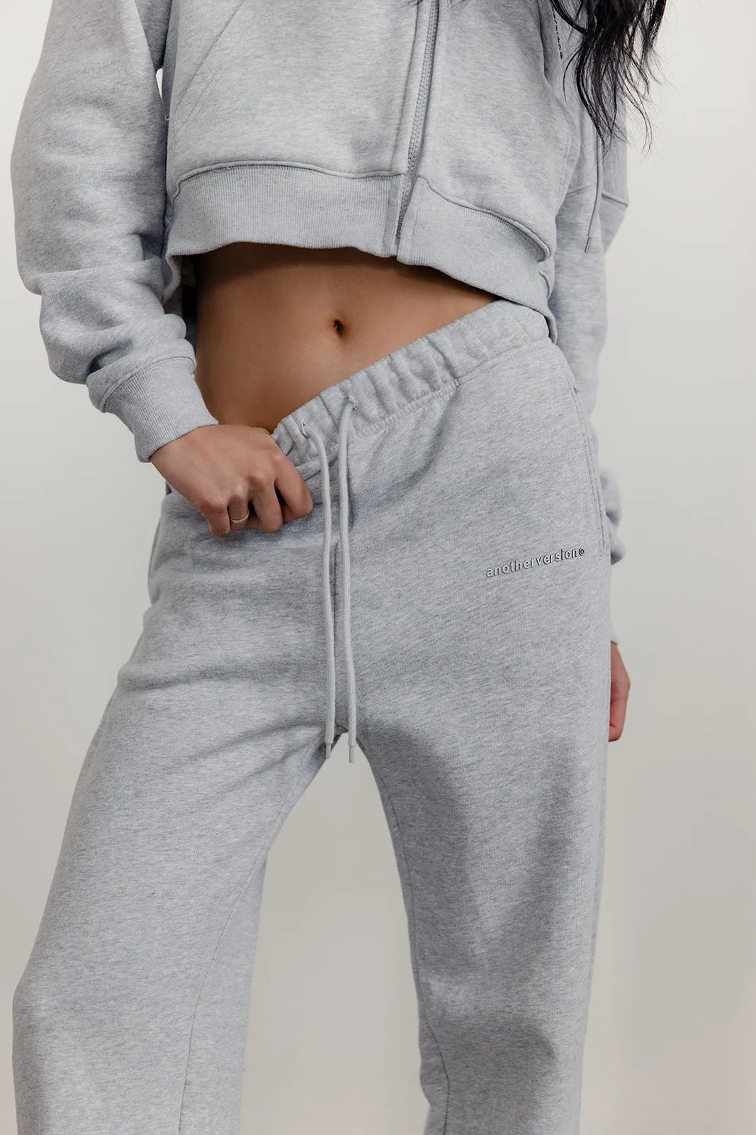 FLEECE FIT STRAIGHT LEG SWEATPANTS - HEATHER GREY