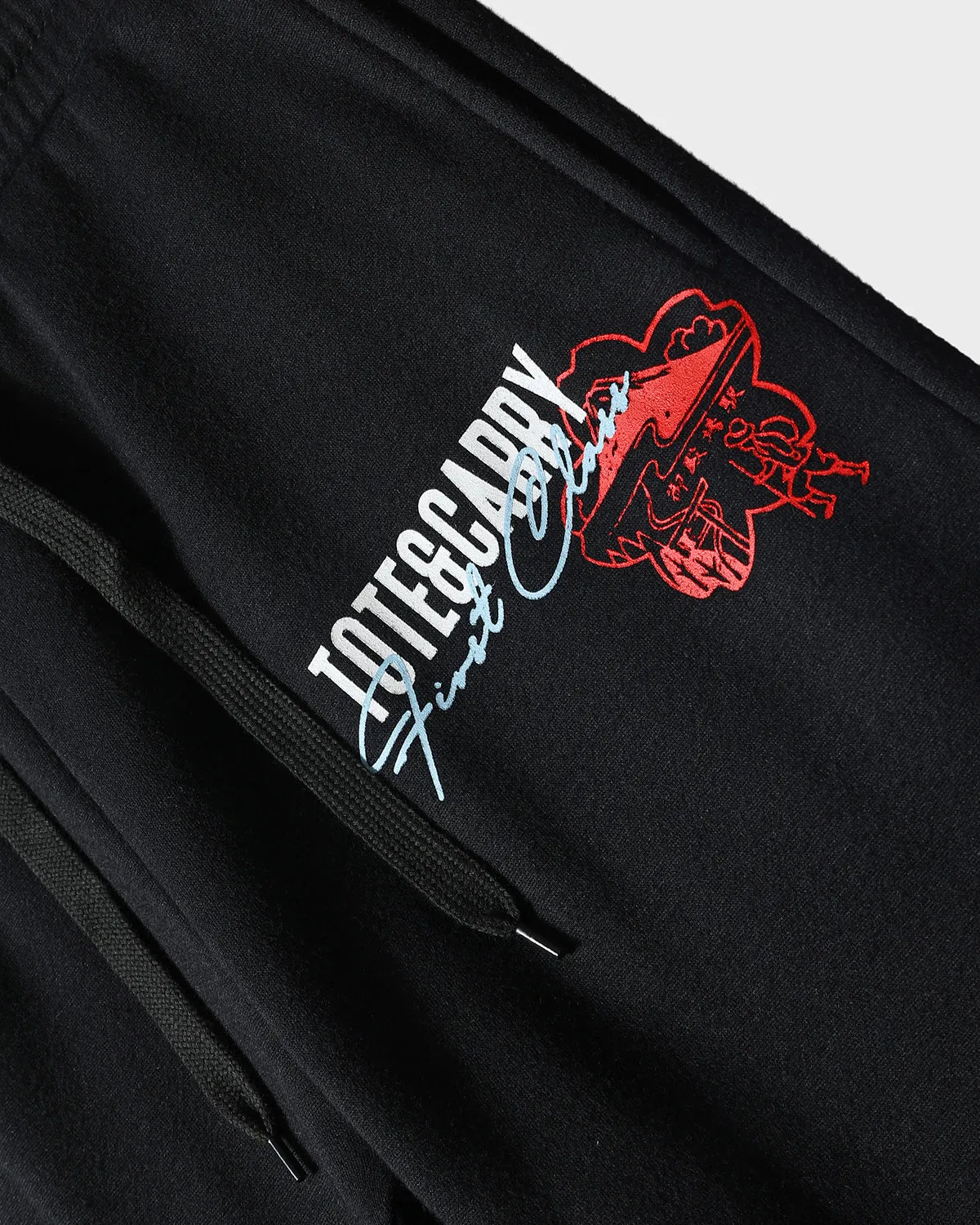 Globetrotter Hoodie & Sweats Set in Black
