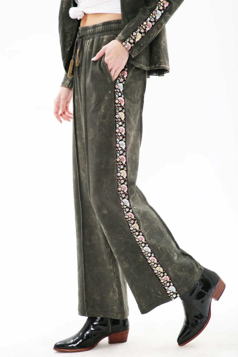 Juliette Charcoal Sweatpants by Aratta