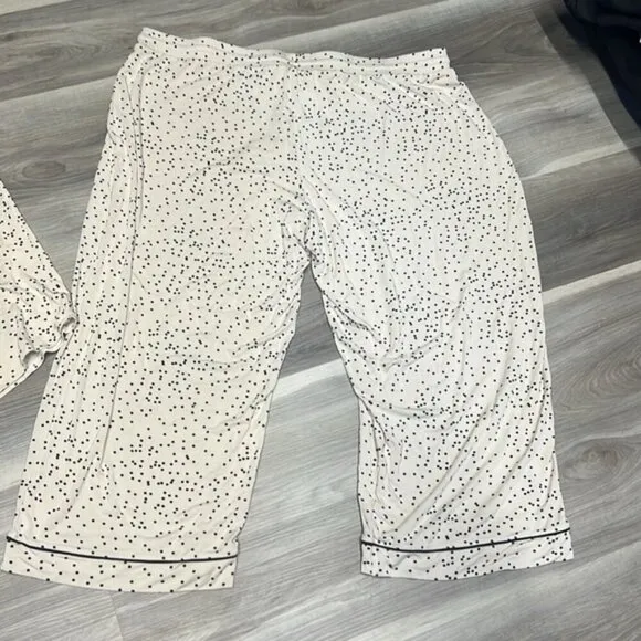 Knix PJ set short sleeve and Capri length pants size XXXL