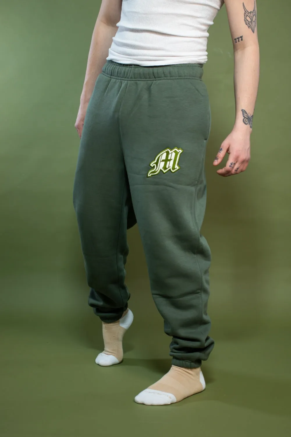 La Familia Sweatpants - Army Green