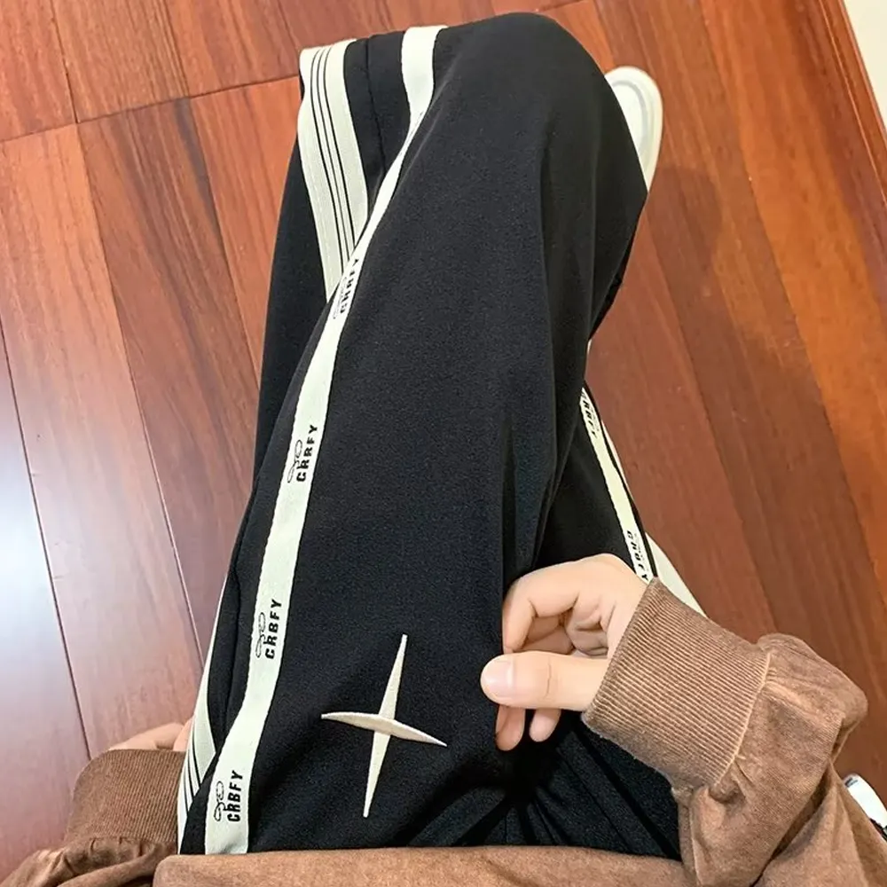 Leisure Cross Straight Cargo Sweatpants