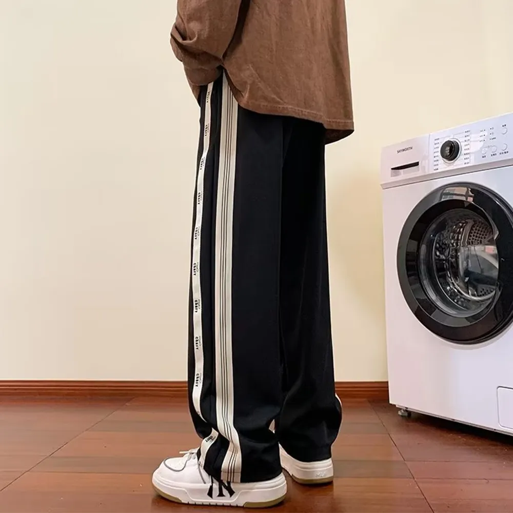Leisure Cross Straight Cargo Sweatpants