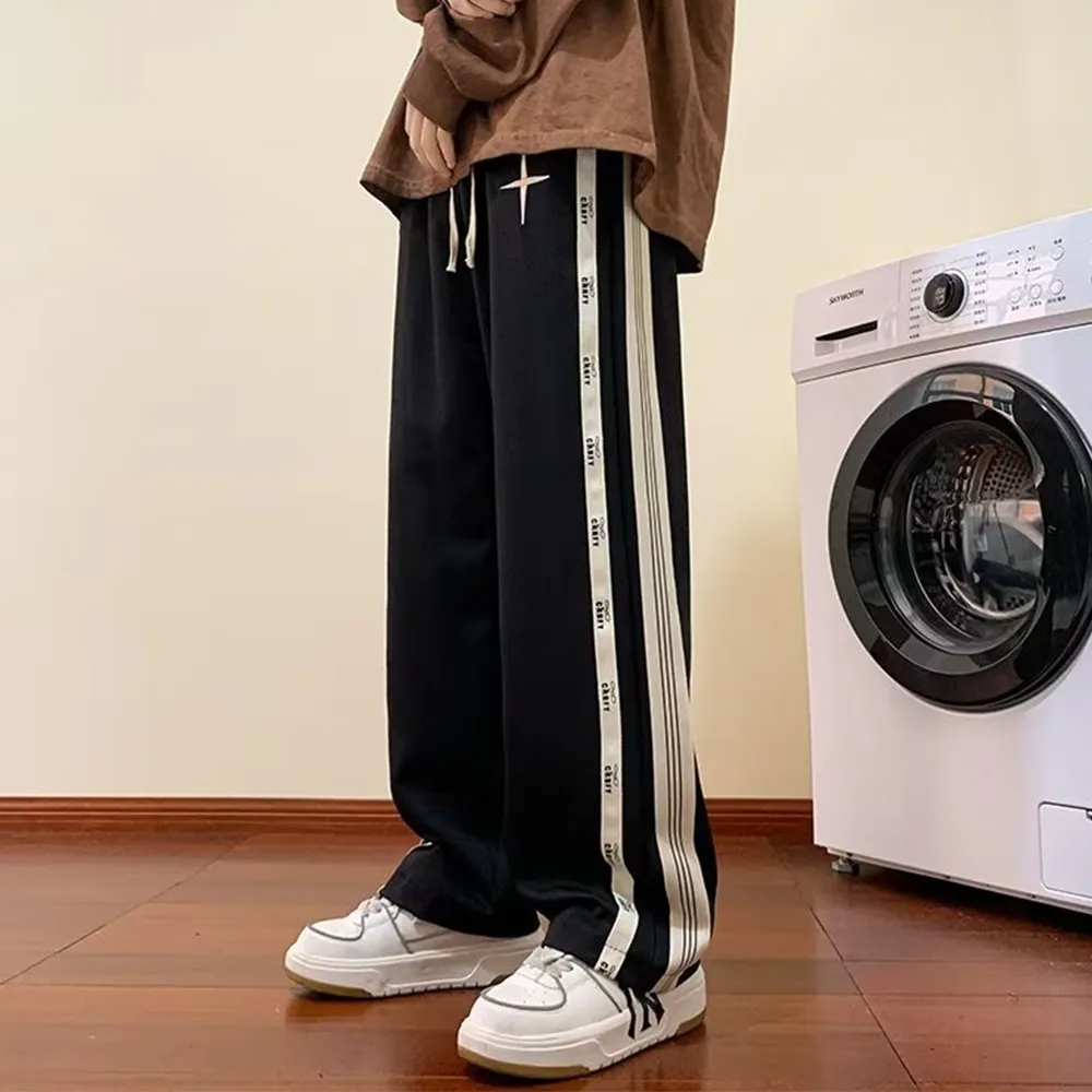 Leisure Cross Straight Cargo Sweatpants