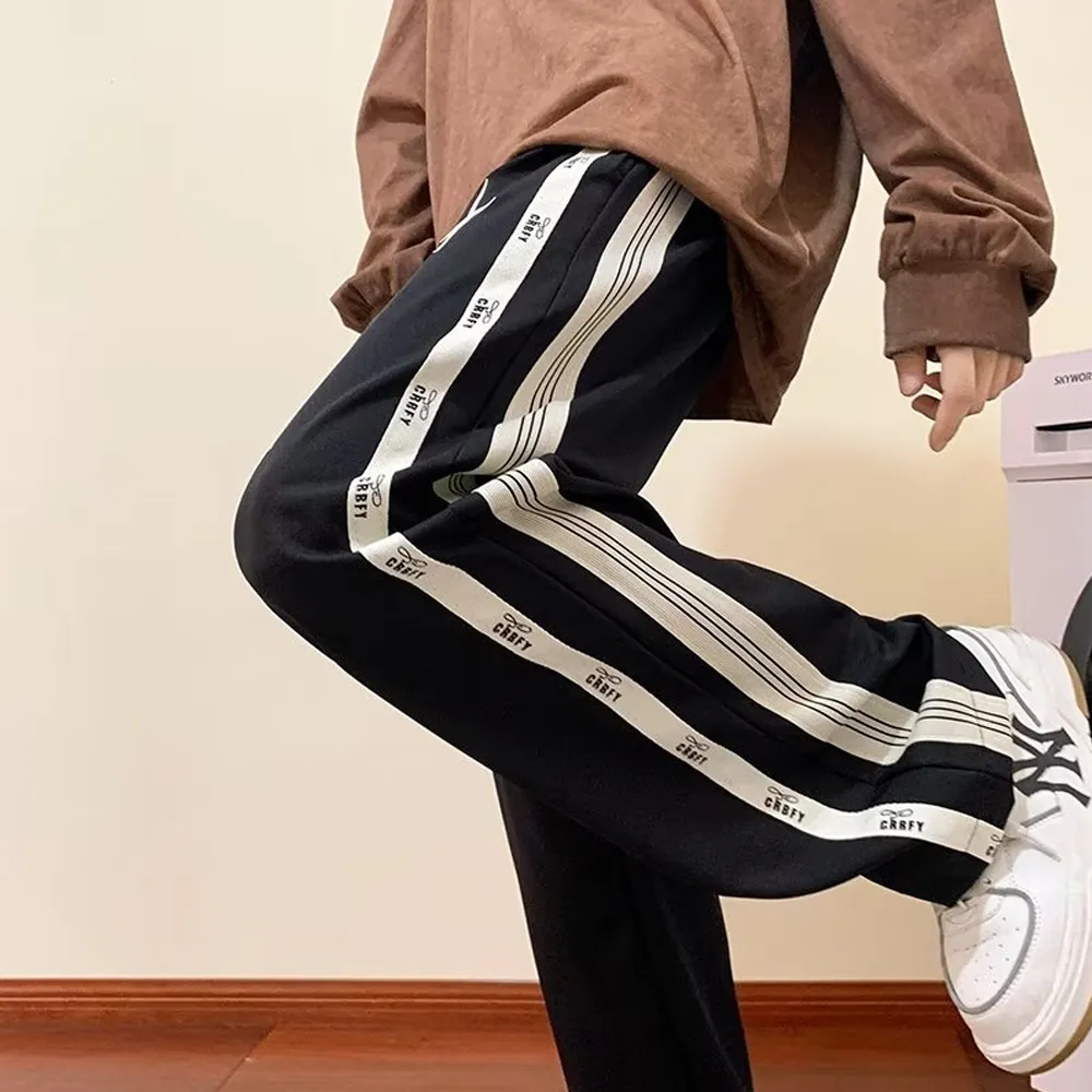 Leisure Cross Straight Cargo Sweatpants