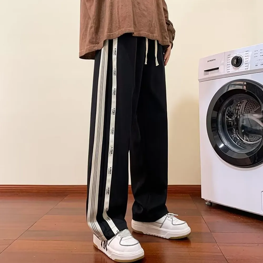 Leisure Cross Straight Cargo Sweatpants
