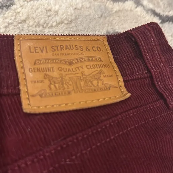 LEVI’S PREMIUM RIBCAGE STRAIGHT ANKLE CORDUROY PANTS