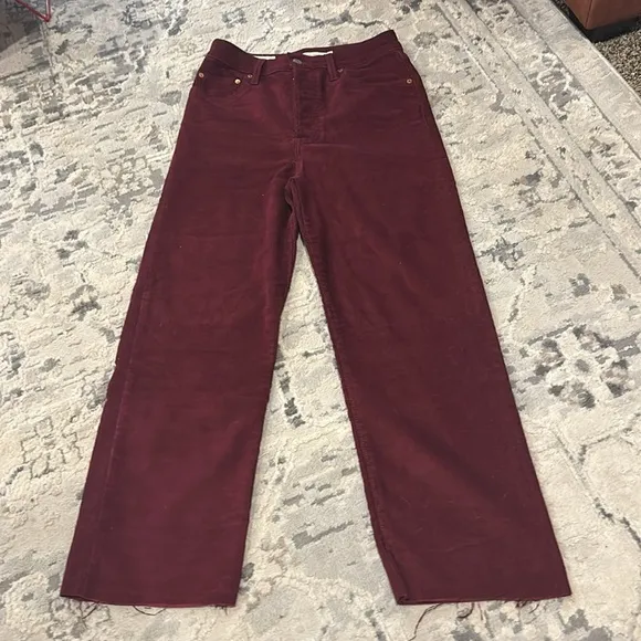 LEVI’S PREMIUM RIBCAGE STRAIGHT ANKLE CORDUROY PANTS