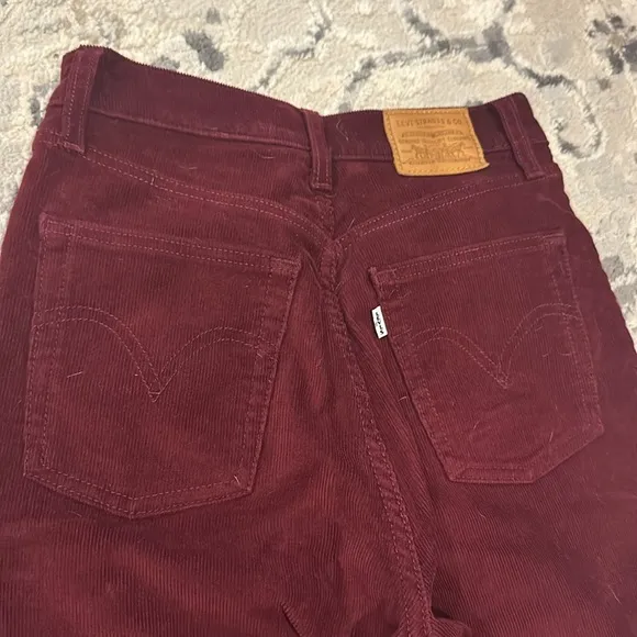LEVI’S PREMIUM RIBCAGE STRAIGHT ANKLE CORDUROY PANTS