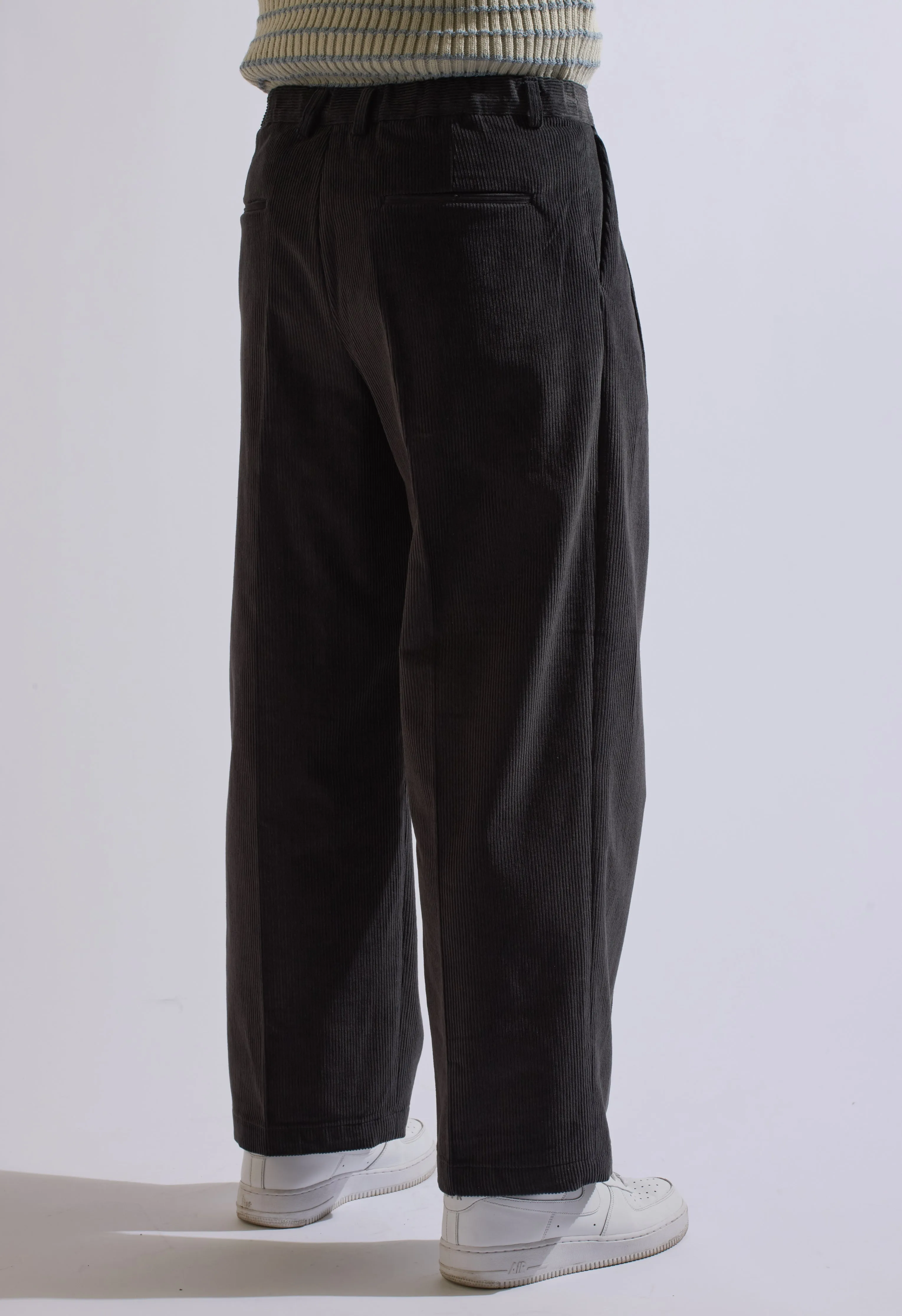 Manny Corduroy Pant in Charcoal