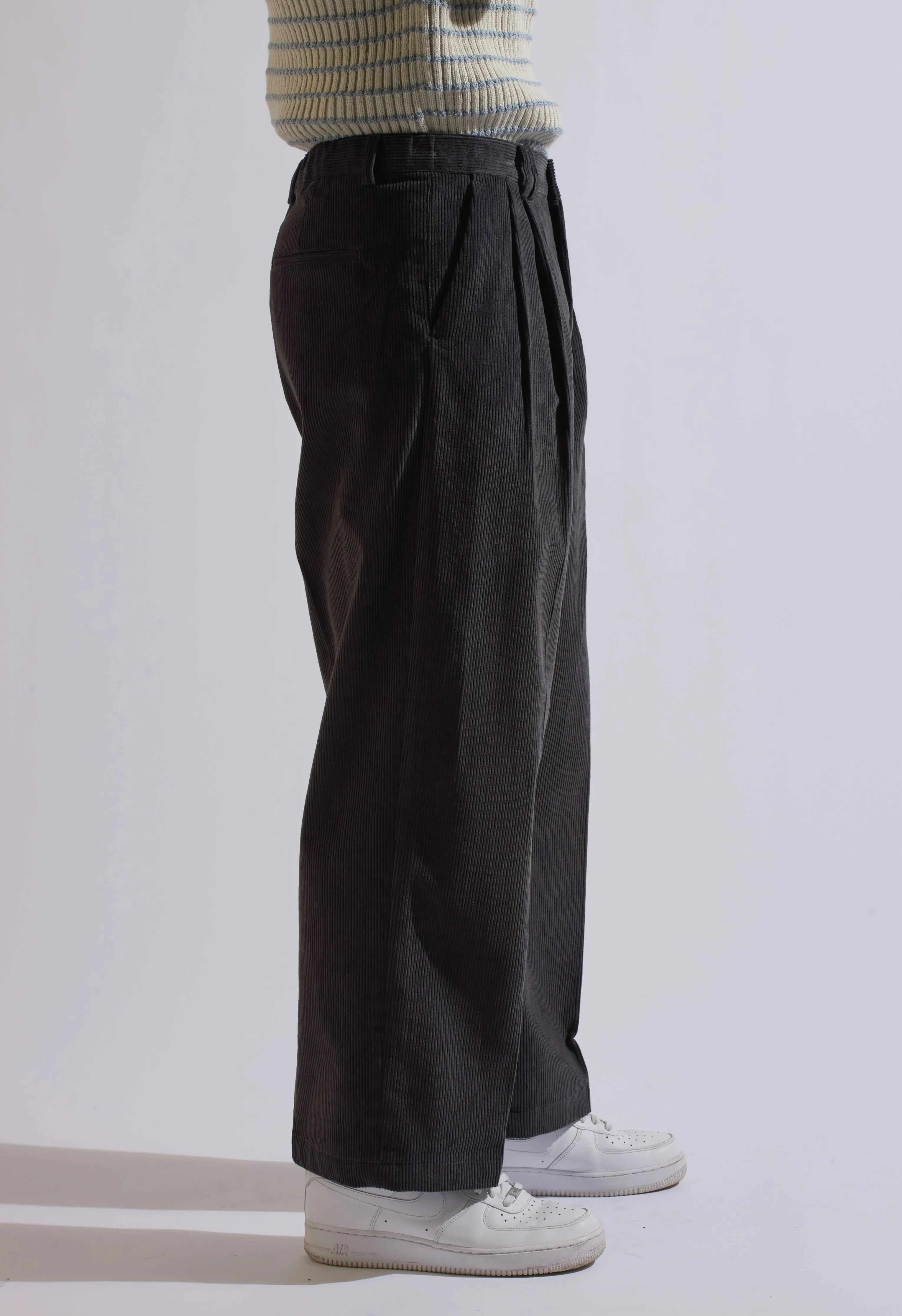 Manny Corduroy Pant in Charcoal