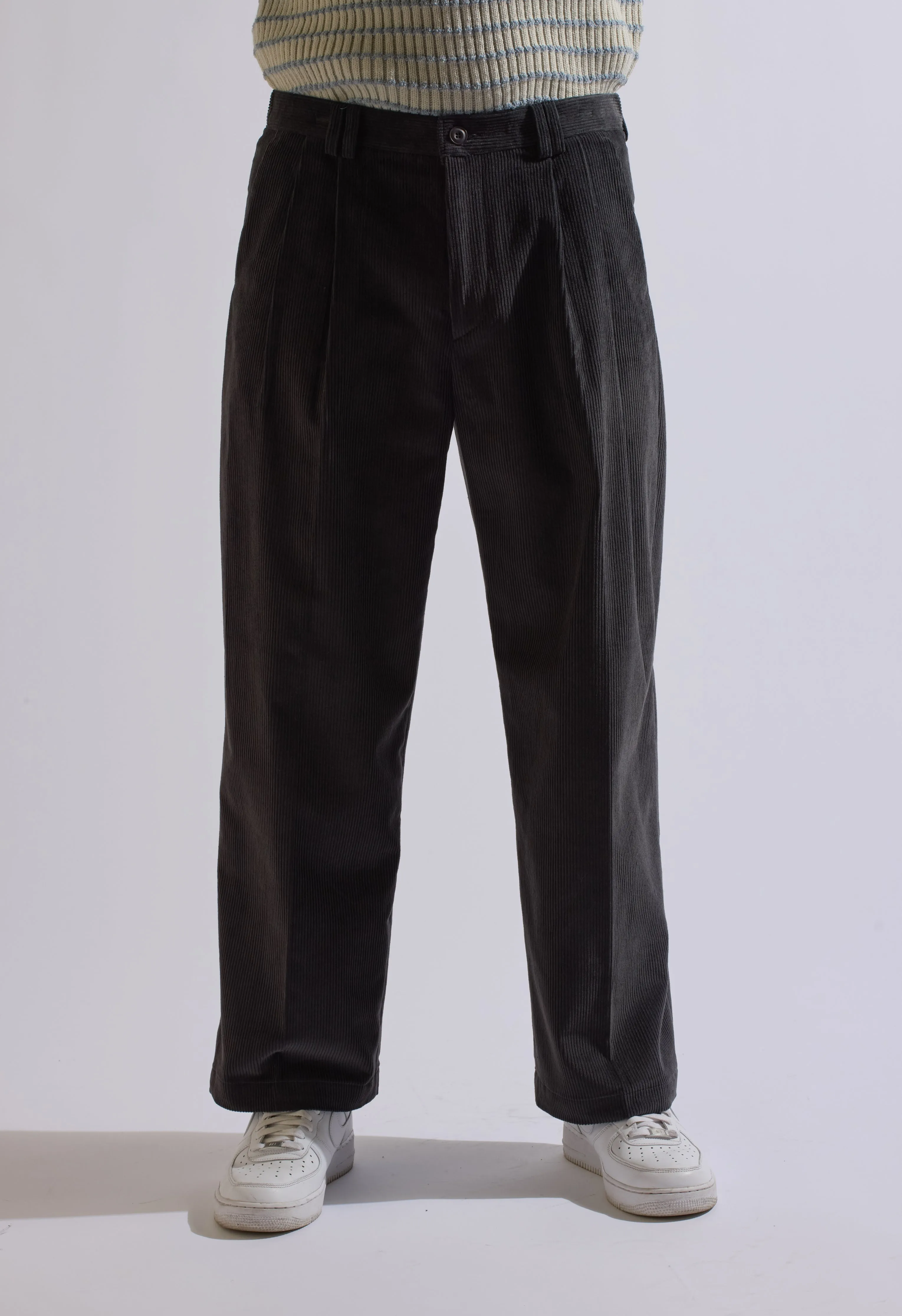 Manny Corduroy Pant in Charcoal