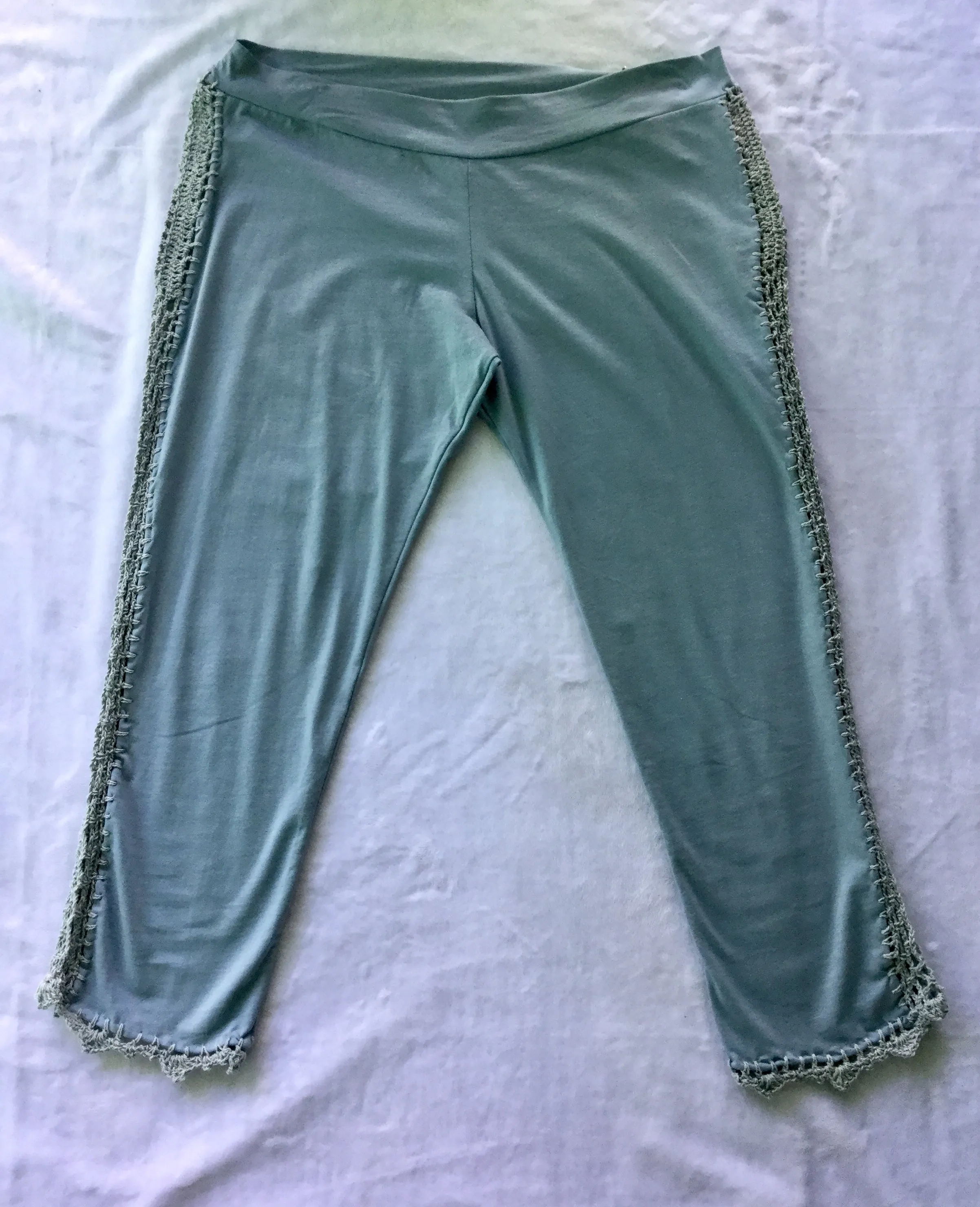Organic Cotton Capri Leggings with Crochet Sides