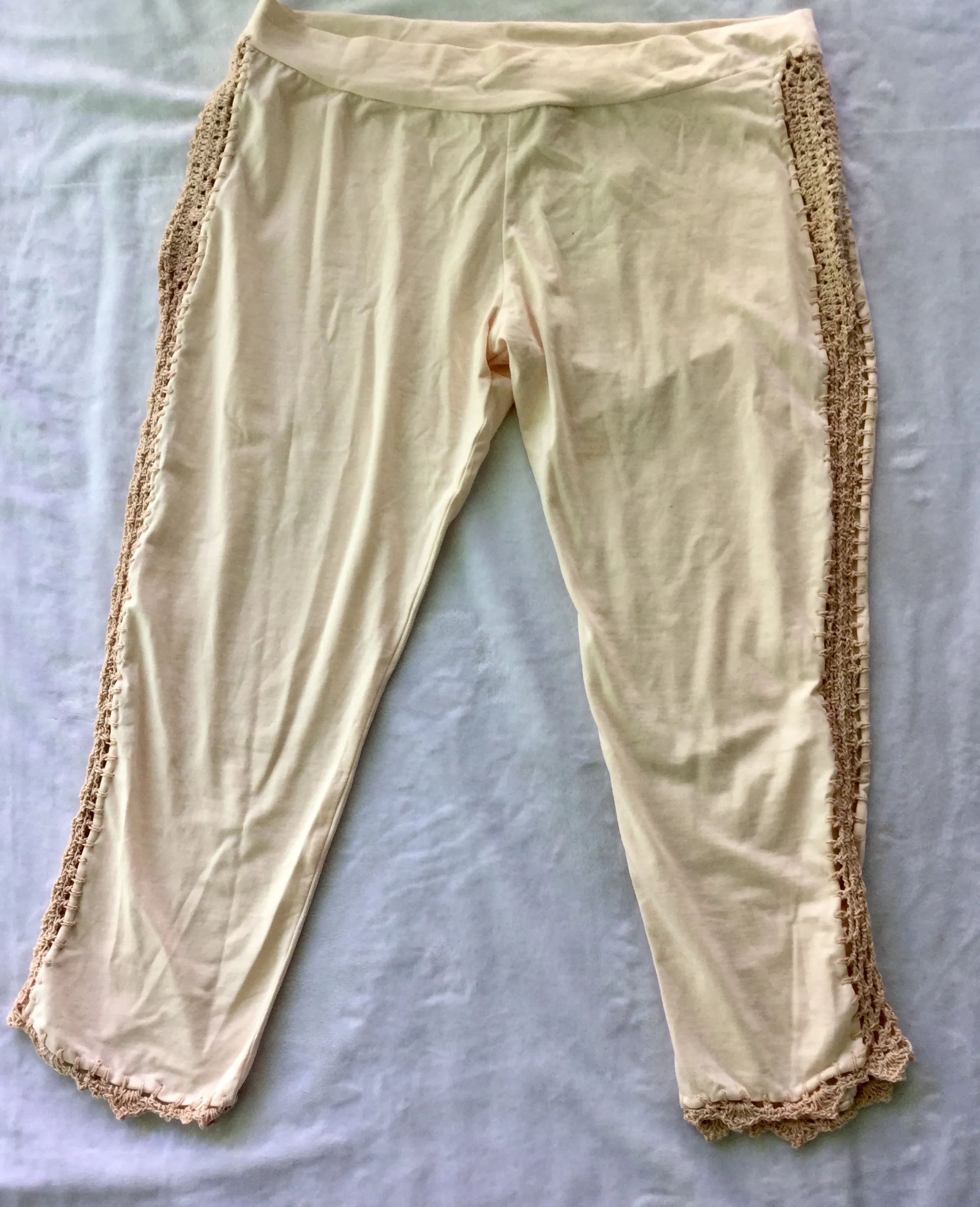 Organic Cotton Capri Leggings with Crochet Sides