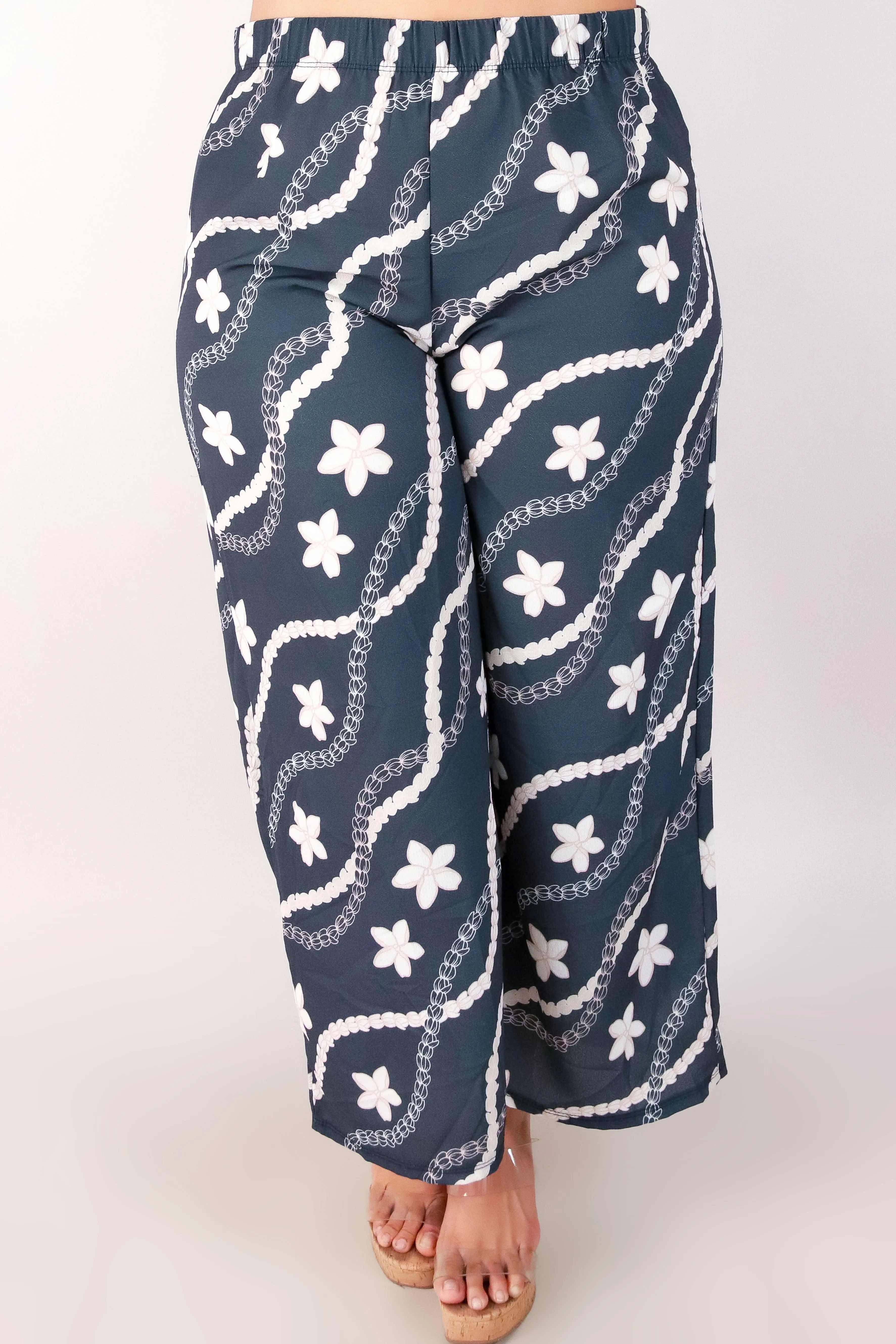 PIKAKE PLUMERIA CAPRI PANTS