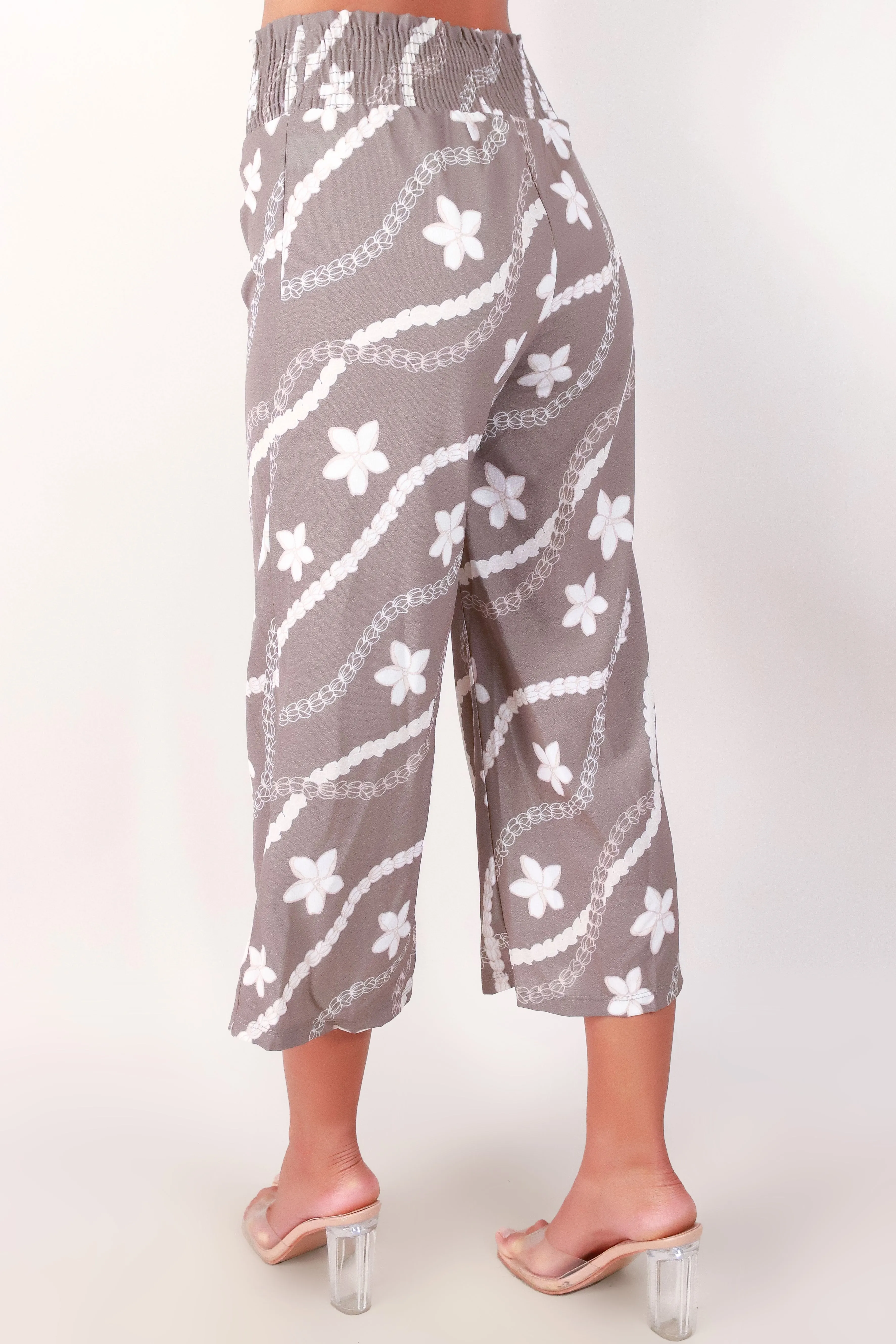 PIKAKE PLUMERIA CAPRI PANTS