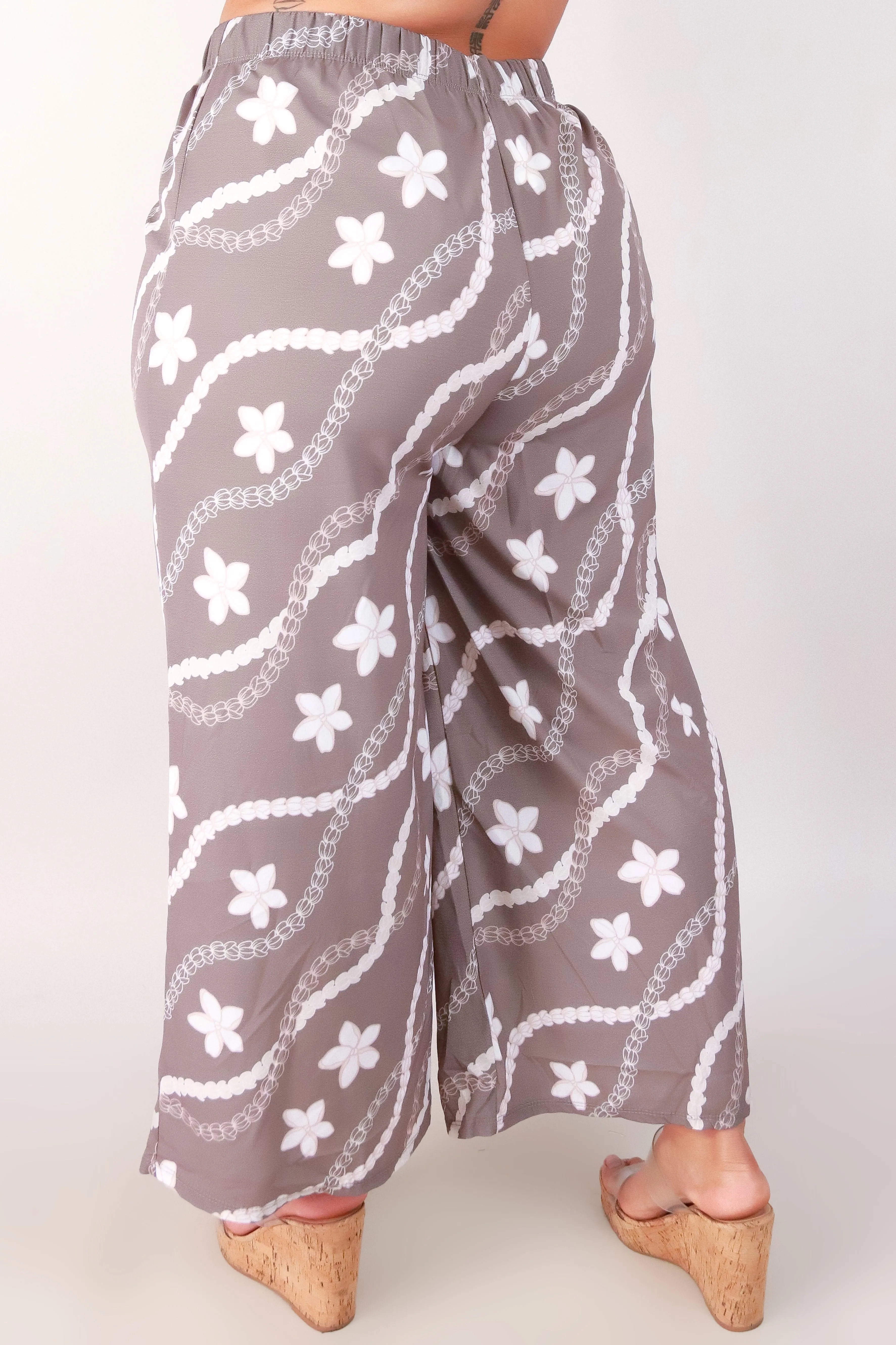 PIKAKE PLUMERIA CAPRI PANTS