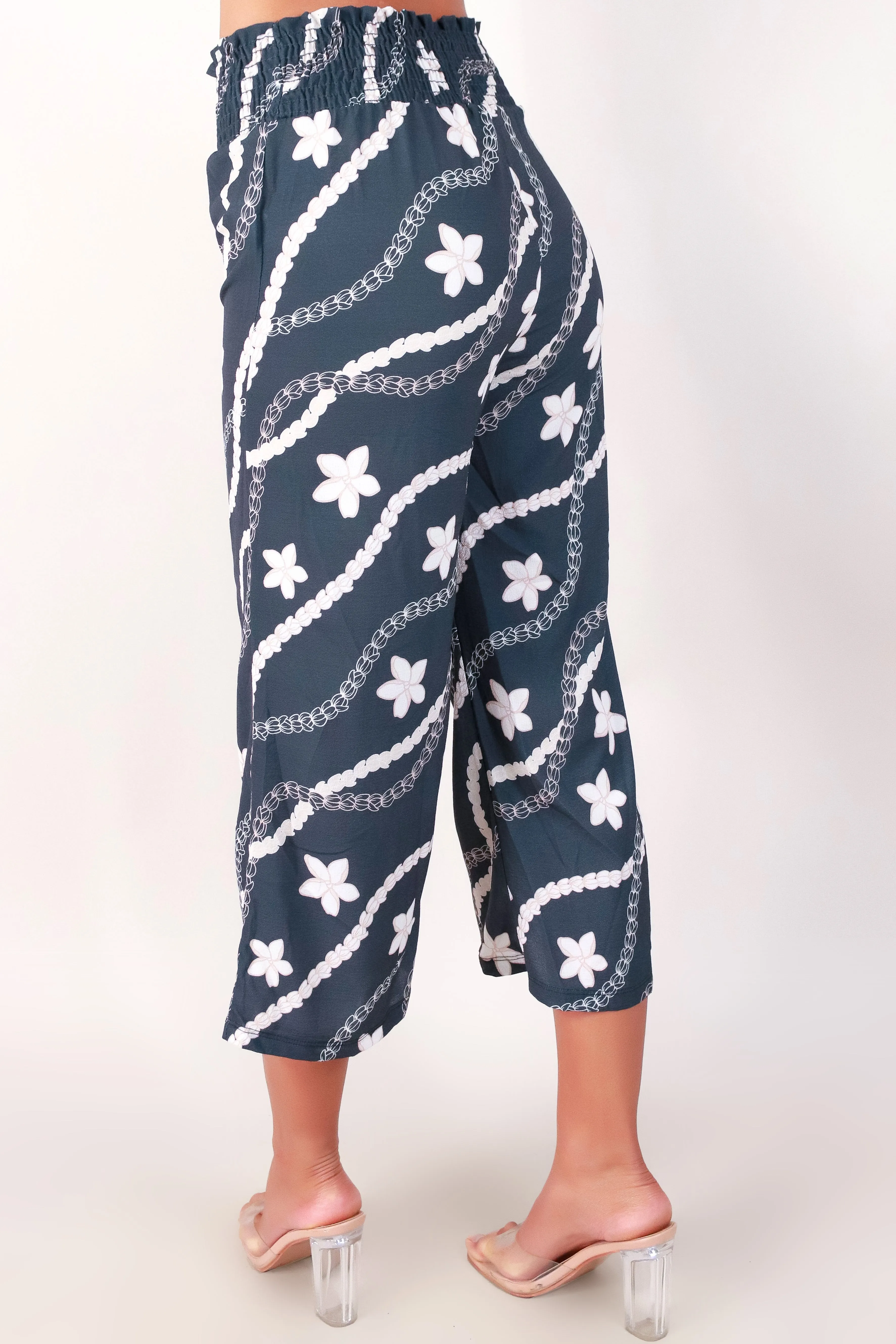 PIKAKE PLUMERIA CAPRI PANTS
