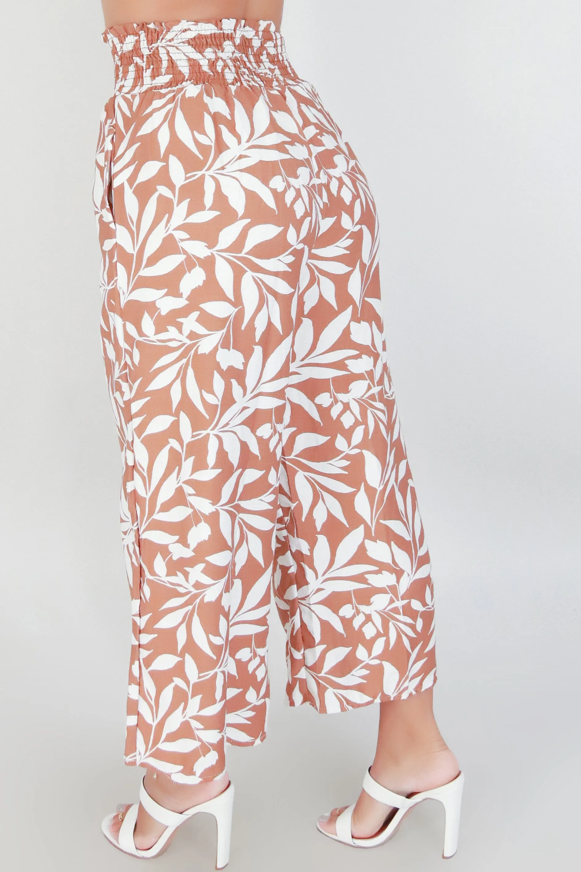 PLEASE HOLD CAPRI PANTS