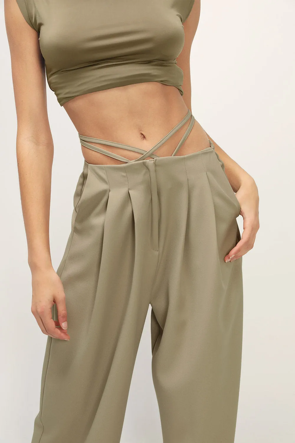 Talia Wide Leg Pintuck Pants