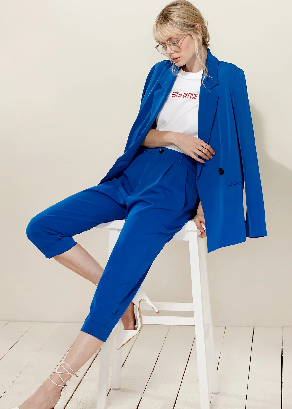 Women's Cropped Cuff Hem Trouser In Royal Blue