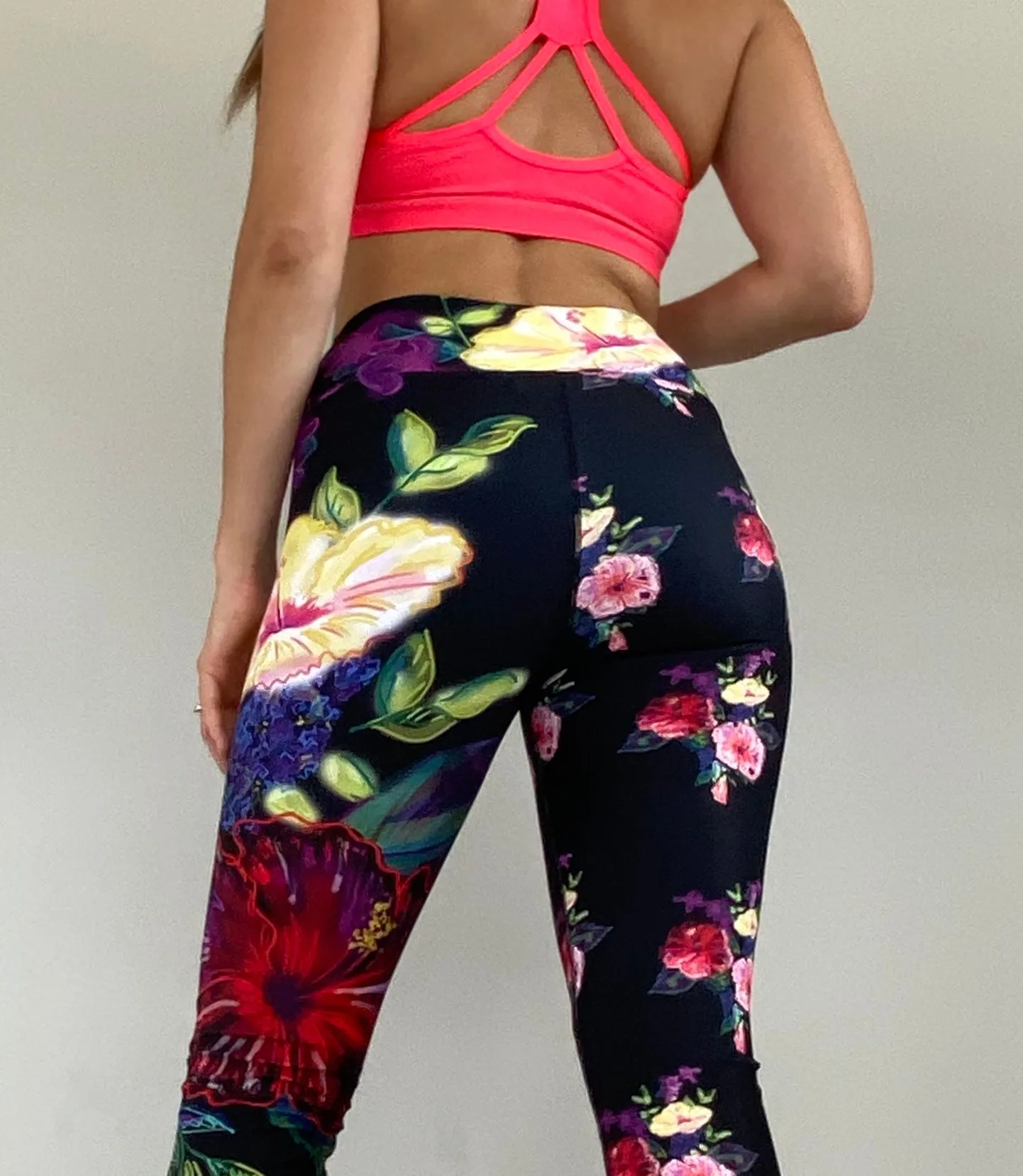 Women's Yoga Capri Pants: Tropical Flower Bouquet in Black